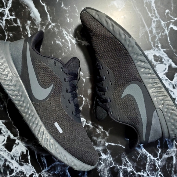 Nike Revolution 5 Black Running Shoes - Picture 2 of 7